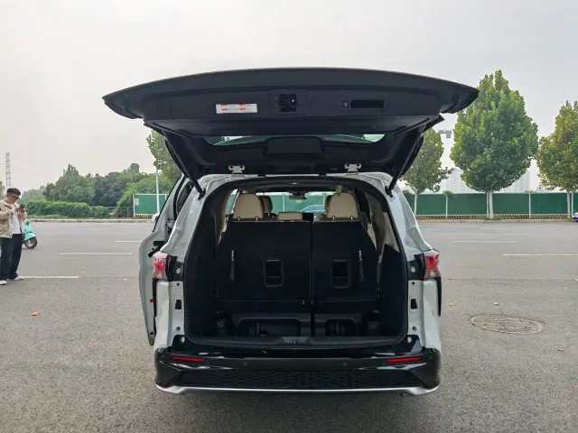 Toyota Granvia — Фото автомобиля 20