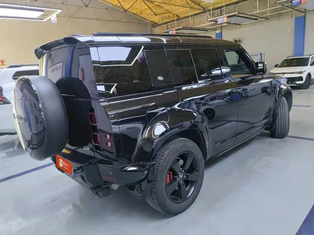 Land Rover Defender — Фото автомобиля 2