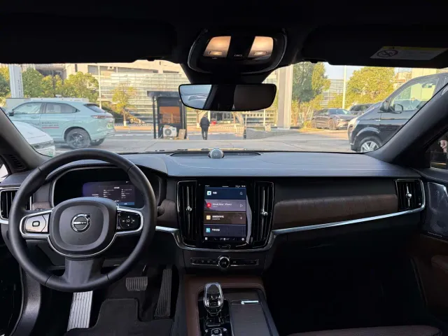 Volvo S90 — Фото автомобиля 12