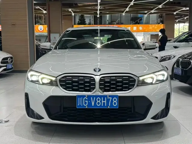 Фотография автомобиля — BMW 3 Series