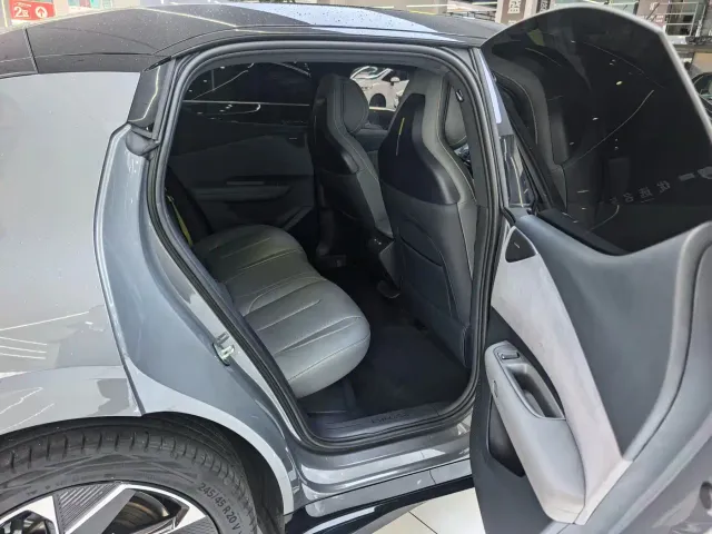 Lynk & Co Z20 — Фото автомобиля 16