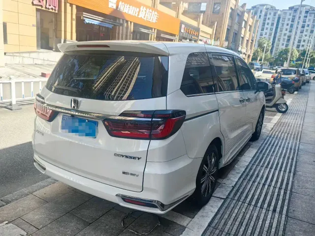 Honda Odyssey — Фото автомобиля 9