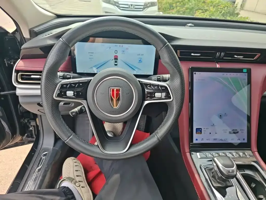 Hongqi Hongqi H5 2024 2.0T Automatic Smart Connect Flag Smooth Edition — Фото автомобиля 10