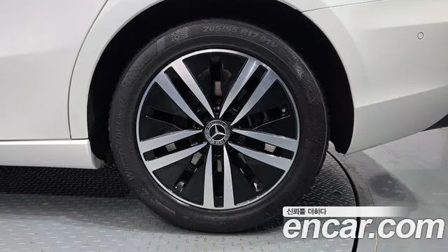 Mercedes-Benz A-Class W177 — Фото автомобиля 5