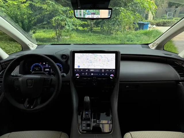 Toyota Vellfire — Фото автомобиля 12