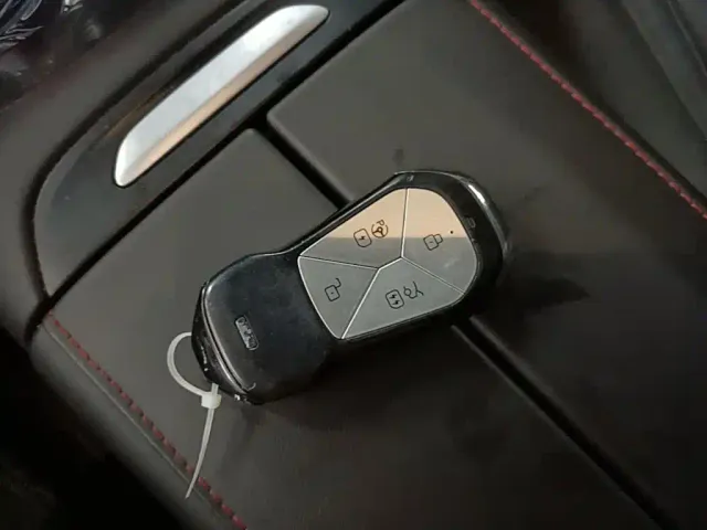 Xpeng P7 — Фото автомобиля 8