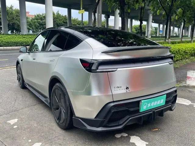 Tesla Model Y — Фото автомобиля 6