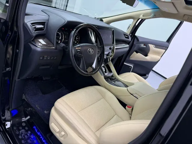 Toyota Alphard — Фото автомобиля 4