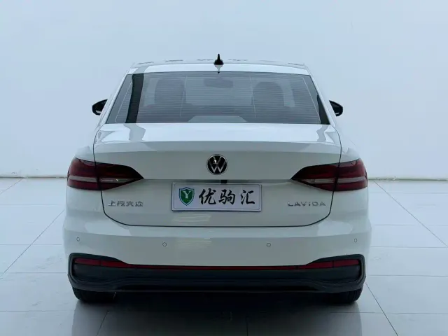 Volkswagen Lavida — Фото автомобиля 4