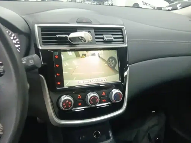Nissan Tiida — Фото автомобиля 12