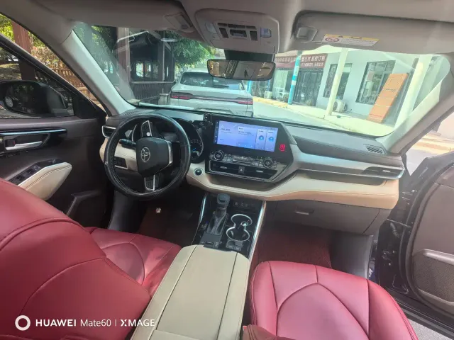 Toyota Highlander — Фото автомобиля 7