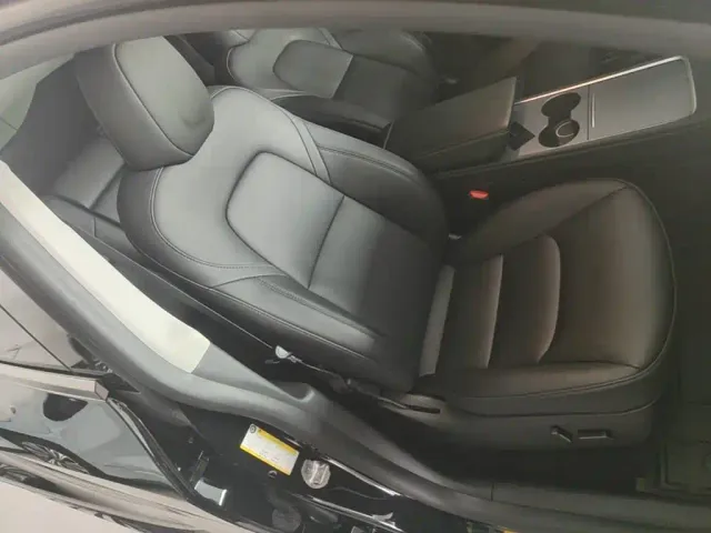 Tesla Model Y — Фото автомобиля 24