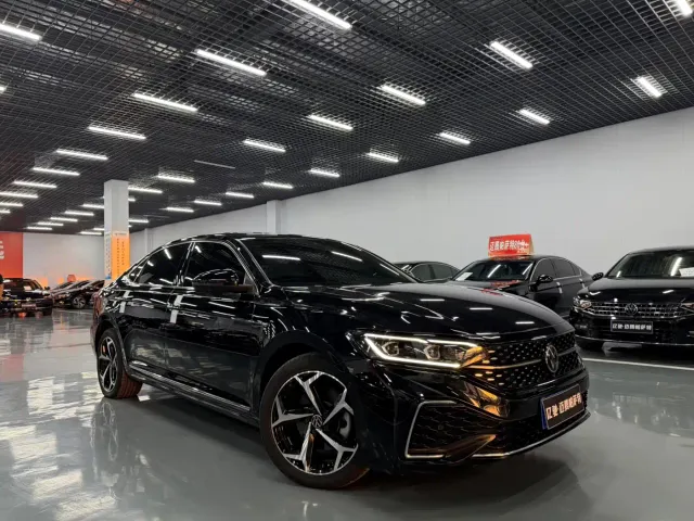 Volkswagen Passat — Фото автомобиля 3
