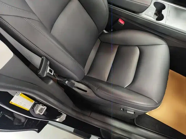 Tesla Model Y — Фото автомобиля 24
