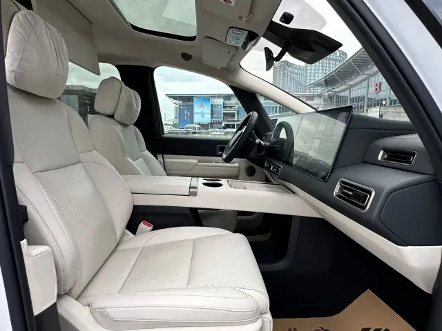Li Auto MEGA — Фото автомобиля 12