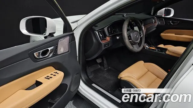Вольво XC60 — Фото автомобиля 10
