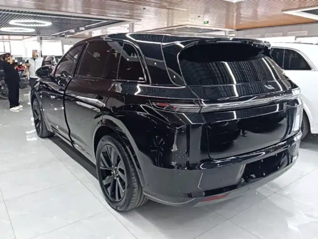 Li Auto L7 — Фото автомобиля 4
