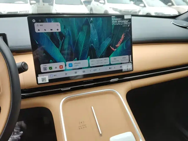 Geely Galaxy Starship 7 EM-i — Фото автомобиля 12