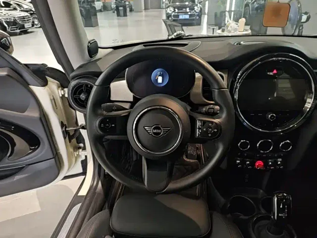 MINI Hatch — Фото автомобиля 10