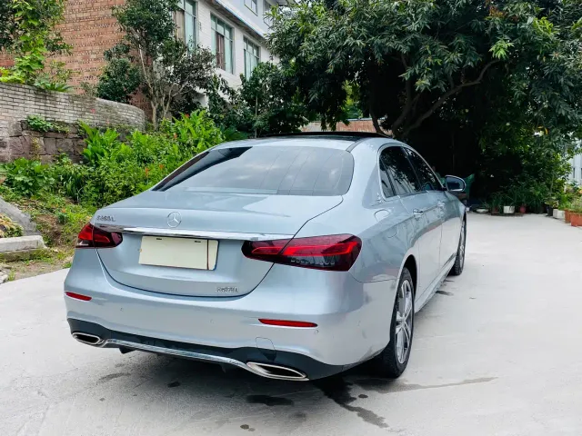 Mercedes-Benz E-Class — Фото автомобиля 6