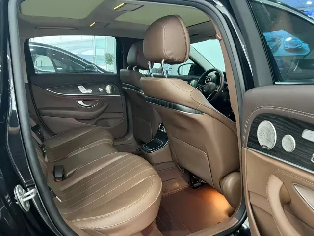 Mercedes-Benz E-Class — Фото автомобиля 8