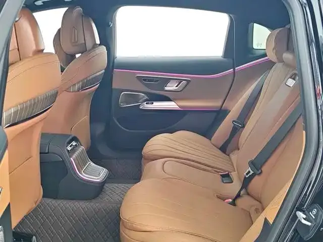 Mercedes-Benz E-Class — Фото автомобиля 19