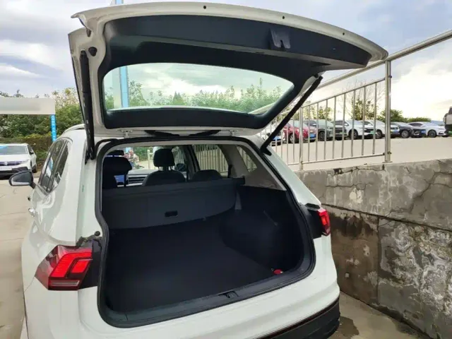 Volkswagen Tiguan L — Фото автомобиля 18