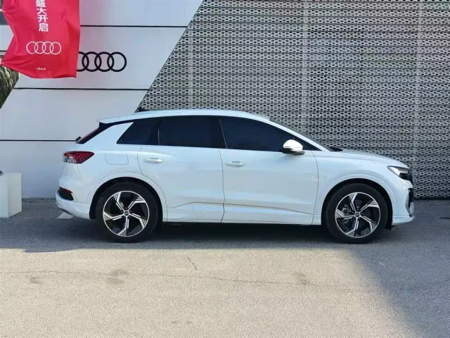 Audi Q4 e-tron — Фото автомобиля 4