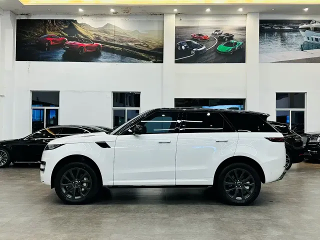Land Rover Range Rover Sport — Фото автомобиля 3