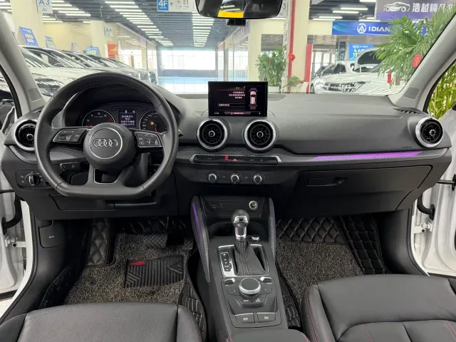 Audi Q2L — Фото автомобиля 5