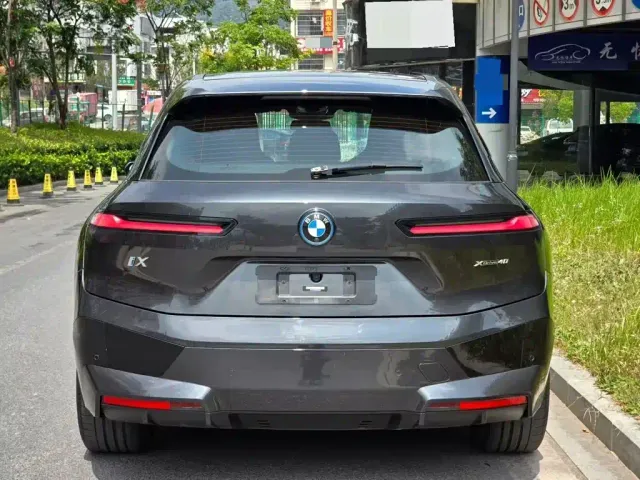 BMW iX — Фото автомобиля 4