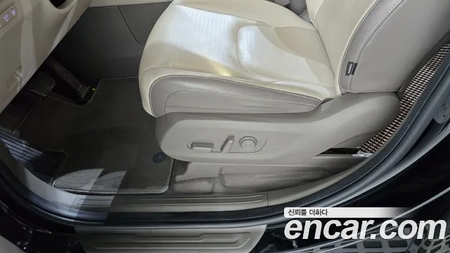 Kia Canival Carnival 4 поколение Бензин 7 мест Hi-Limousine — Фото автомобиля 25