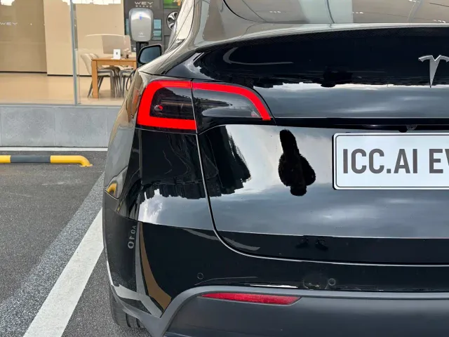 Tesla Model Y — Фото автомобиля 10