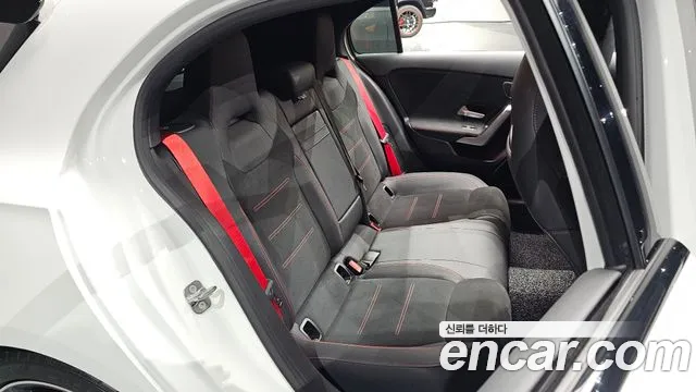 Mercedes-Benz A-Class — Фото автомобиля 10