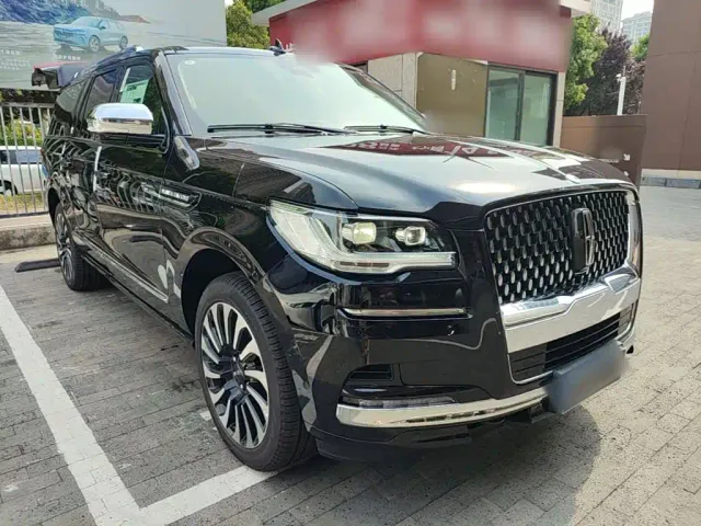Lincoln Navigator — Фото автомобиля 3