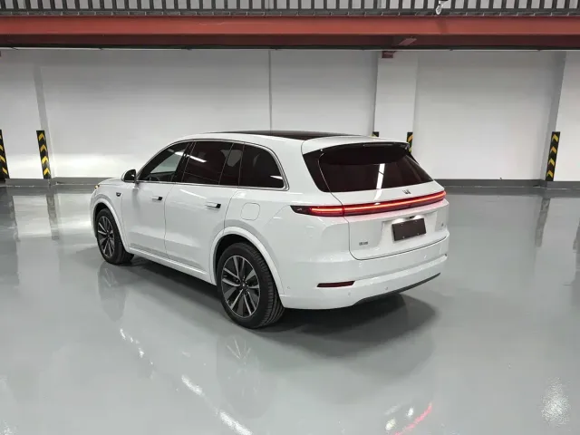 Li Auto L7 — Фото автомобиля 13
