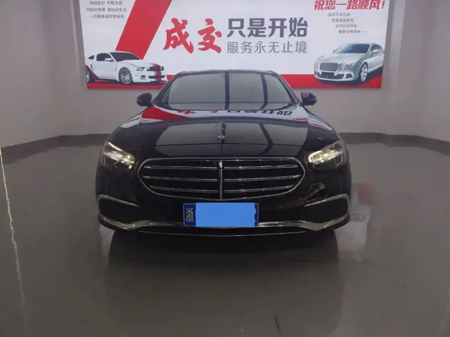 Mercedes-Benz E-Class — Фото автомобиля 2