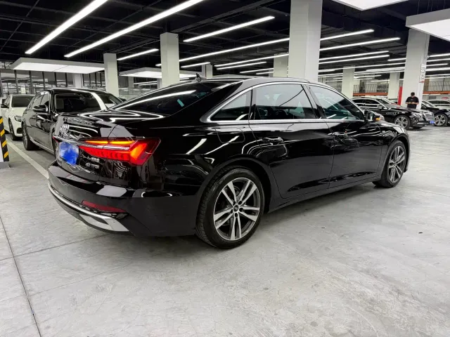 Audi A6L — Фото автомобиля 12