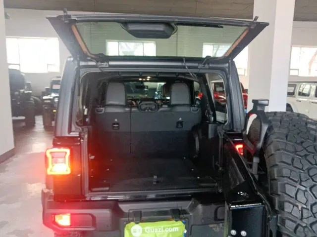 Jeep Wrangler — Фото автомобиля 15