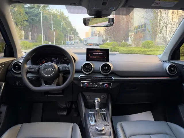 Audi Q2L — Фото автомобиля 10