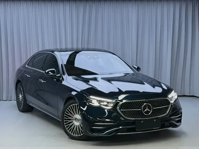 Mercedes-Benz E-Class — Фото автомобиля 3