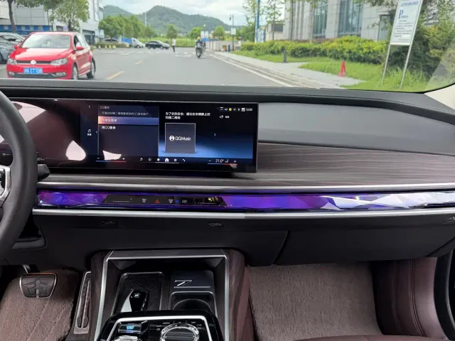 BMW i7 — Фото автомобиля 20