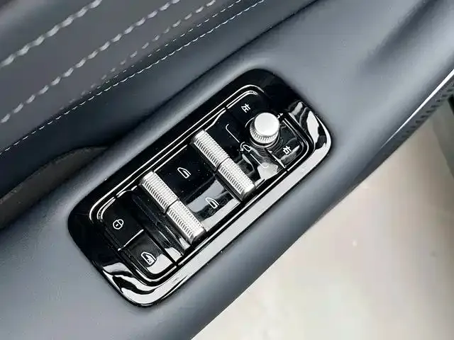 Geely Galaxy Starship 7 EM-i — Фото автомобиля 16