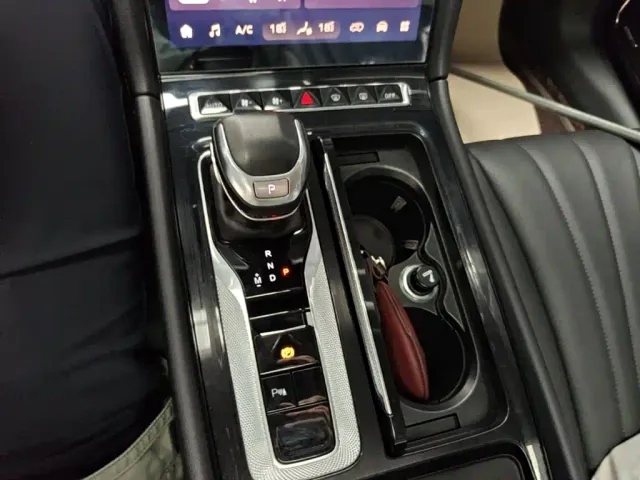 Hongqi H5 — Фото автомобиля 13