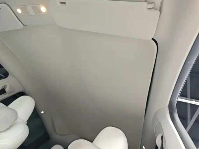 Tesla Model Y — Фото автомобиля 17