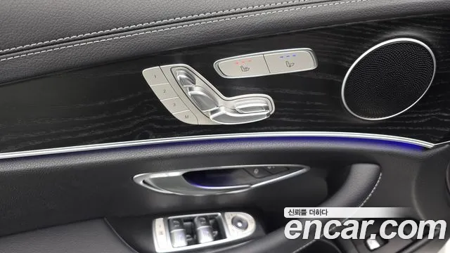 Mercedes-Benz E-Class — Фото автомобиля 24