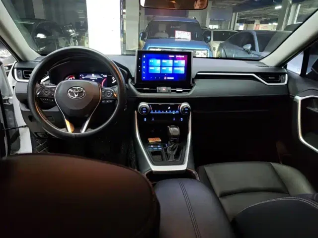 Toyota RAV4 — Фото автомобиля 9