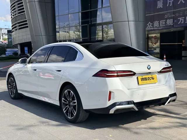 BMW 5 Series — Фото автомобиля 5