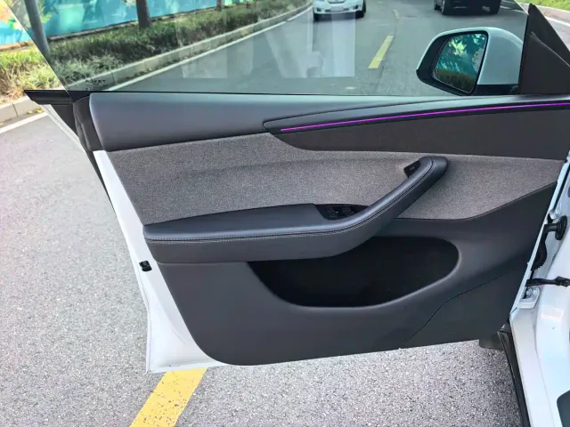 Tesla Model Y — Фото автомобиля 16