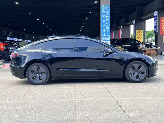 Tesla Model 3 — Фото автомобиля 7